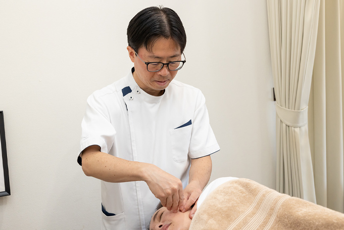 当鍼灸院は、東洋医学のツボと機能解剖学の筋膜リリースを融合した施術を行います。